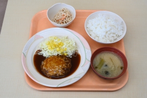 日替わりランチ（ハンバーグ）530円